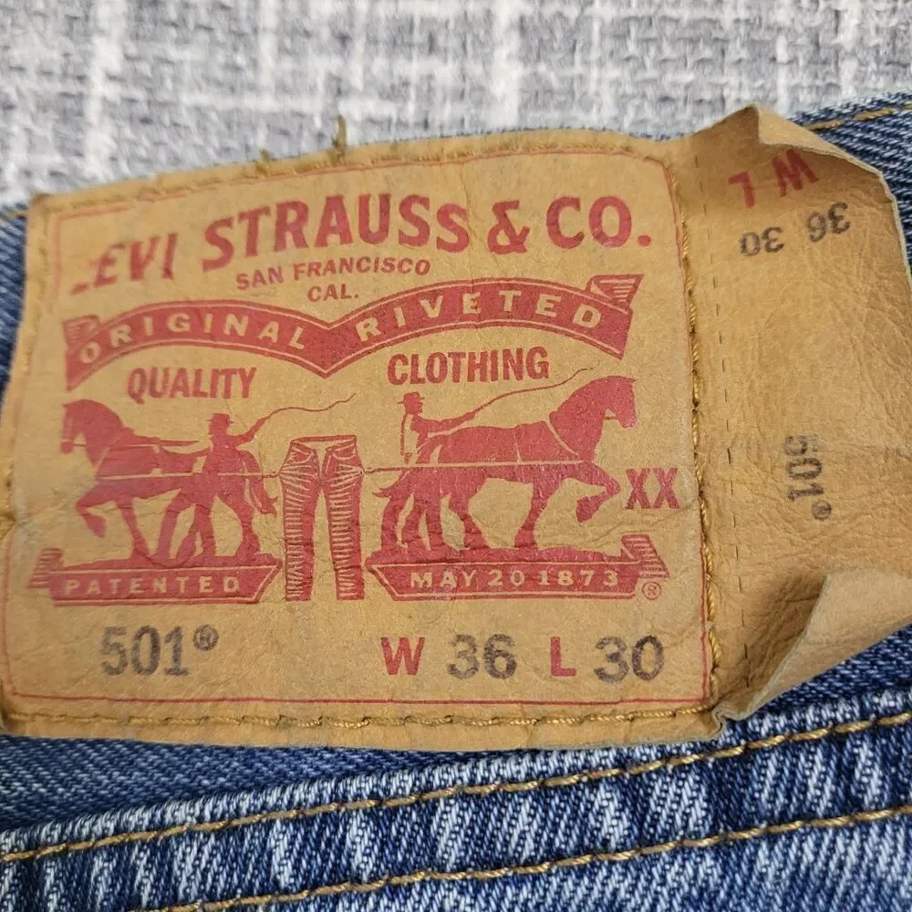 Levi's 501 Jeans Original Button Fly Straight Leg Lt-Med 38X30 (act. in pics)